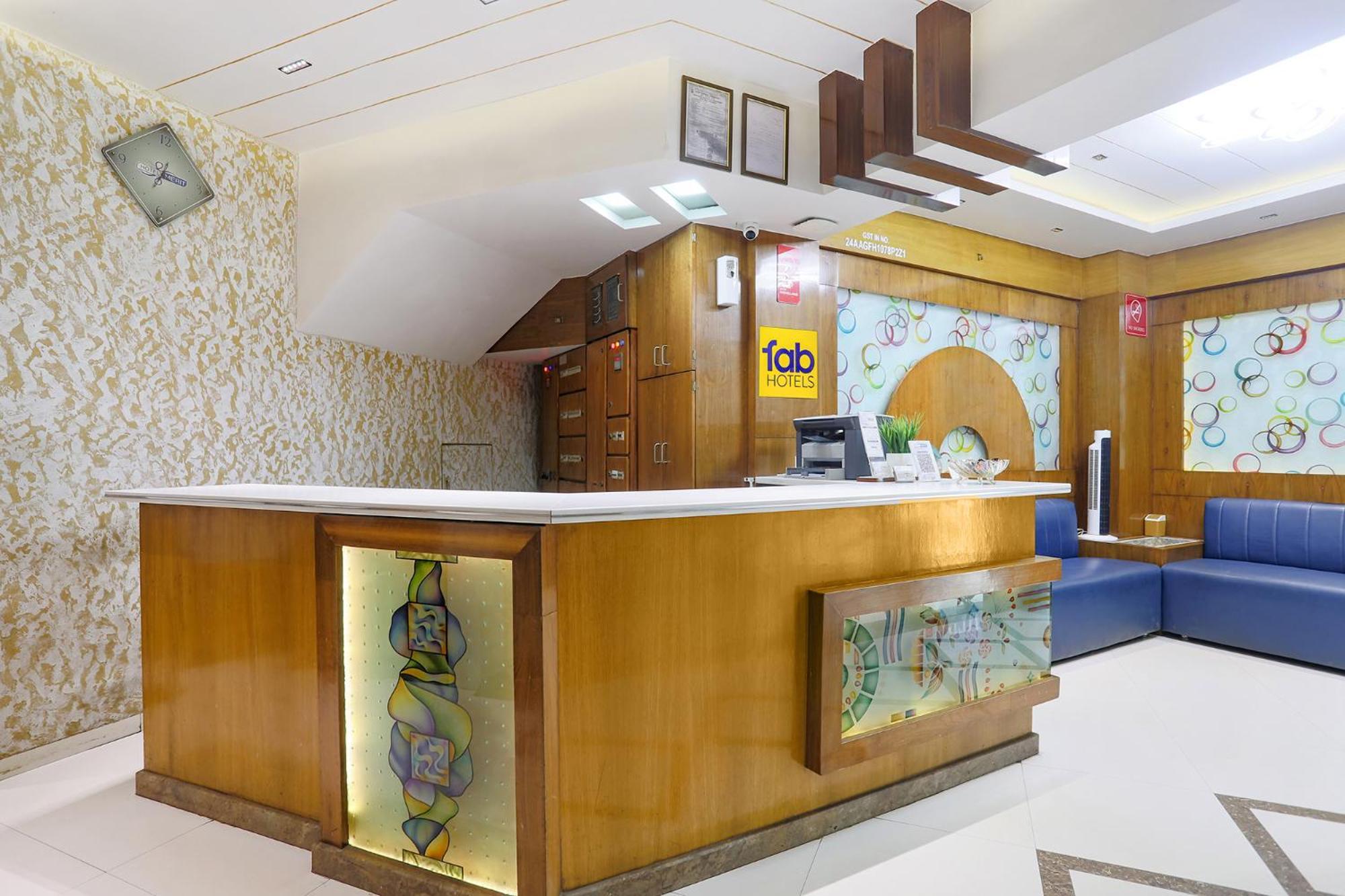 Hotel Merit سورات المظهر الخارجي الصورة